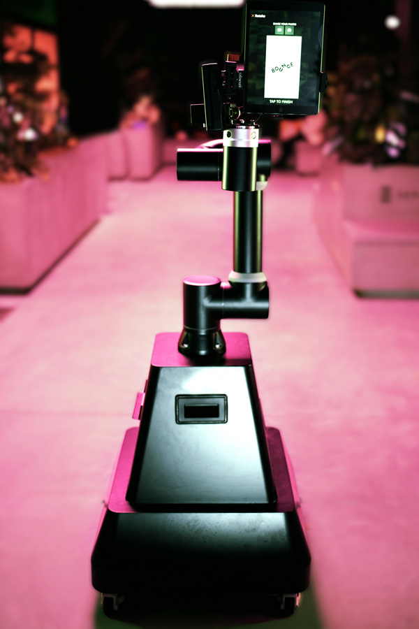 Location Glambot