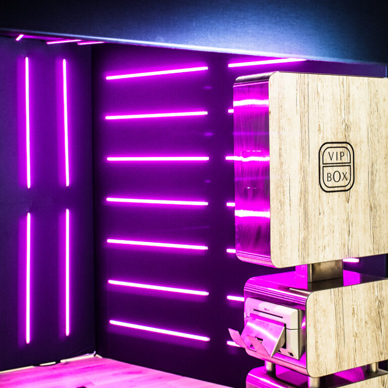 Animation photo et vidéo évènementielle : le Neon Booth VIPBOX